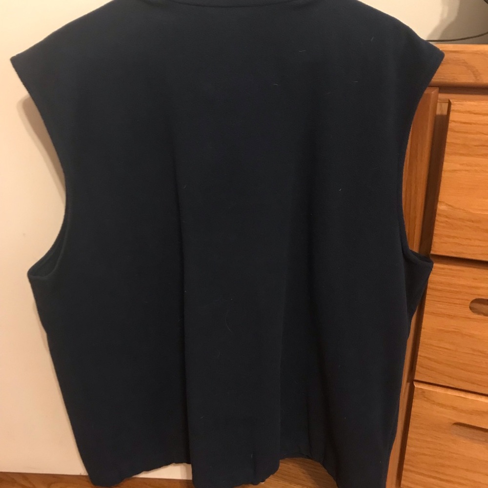 Men’s Columbia fleece vest. Size XL.